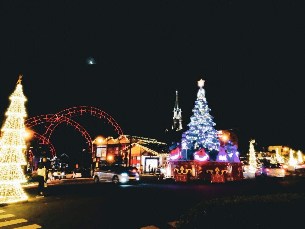 An illuminated Christmas tree decoration in Gramado, by Christian Panta