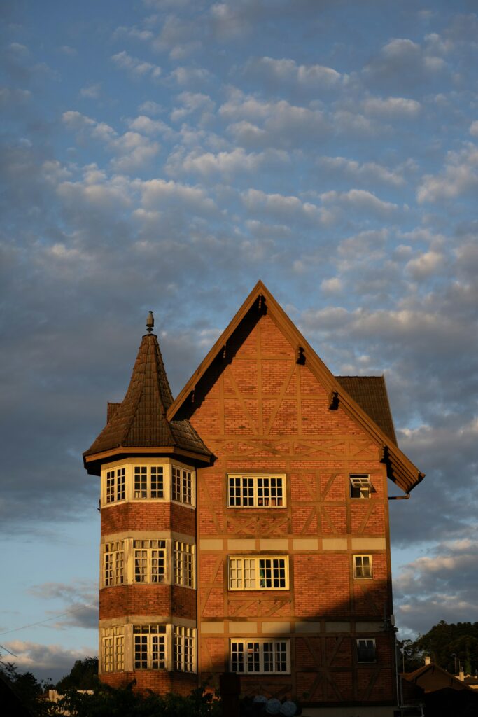 A steep-roofed building in Gramado, by Willian Justen de Vasconcellos