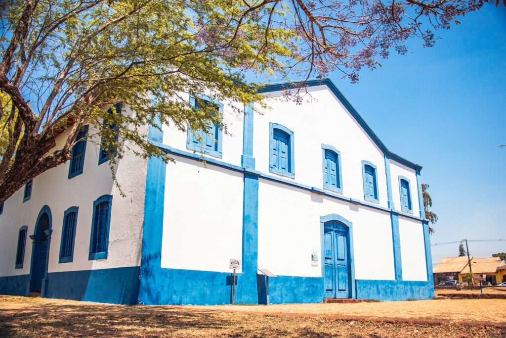 The church of Sant'Ana in Chapada dos Guimar&atilde;es, by Vinicius Benedit
