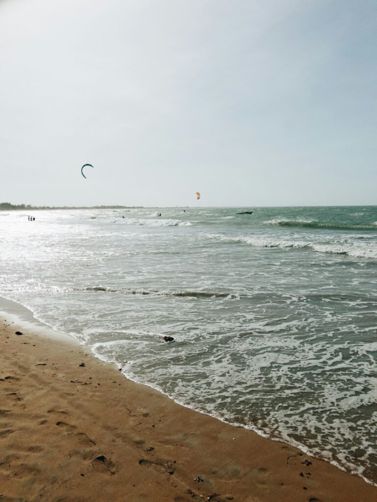 Beach at Lu&iacute;s Correia on the Piau&iacute; coast, next to Parna&iacute;ba, by Frota Ramos