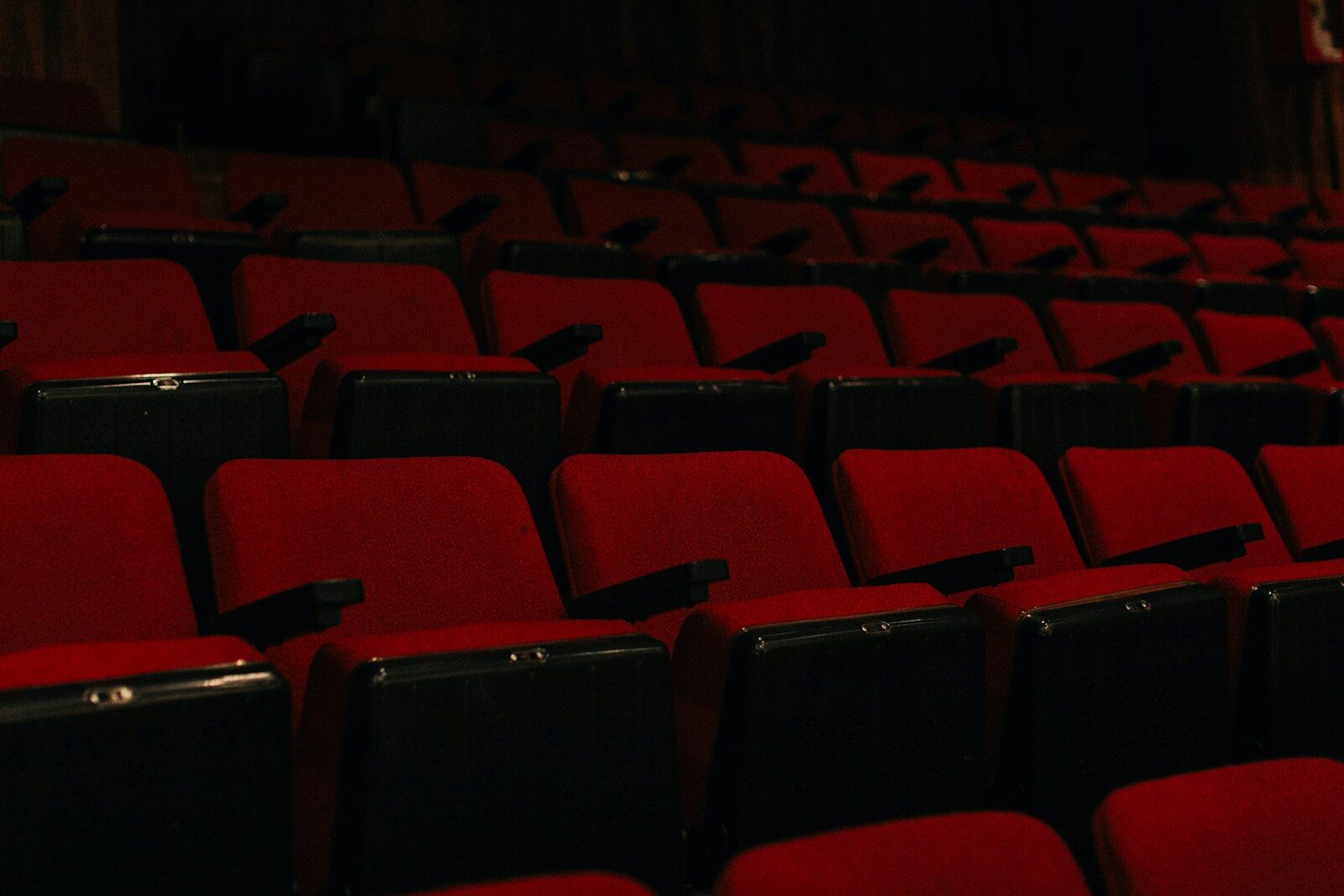 Rows of red velvet cinema seats, evoking the S&atilde;o Paulo International Film Festival