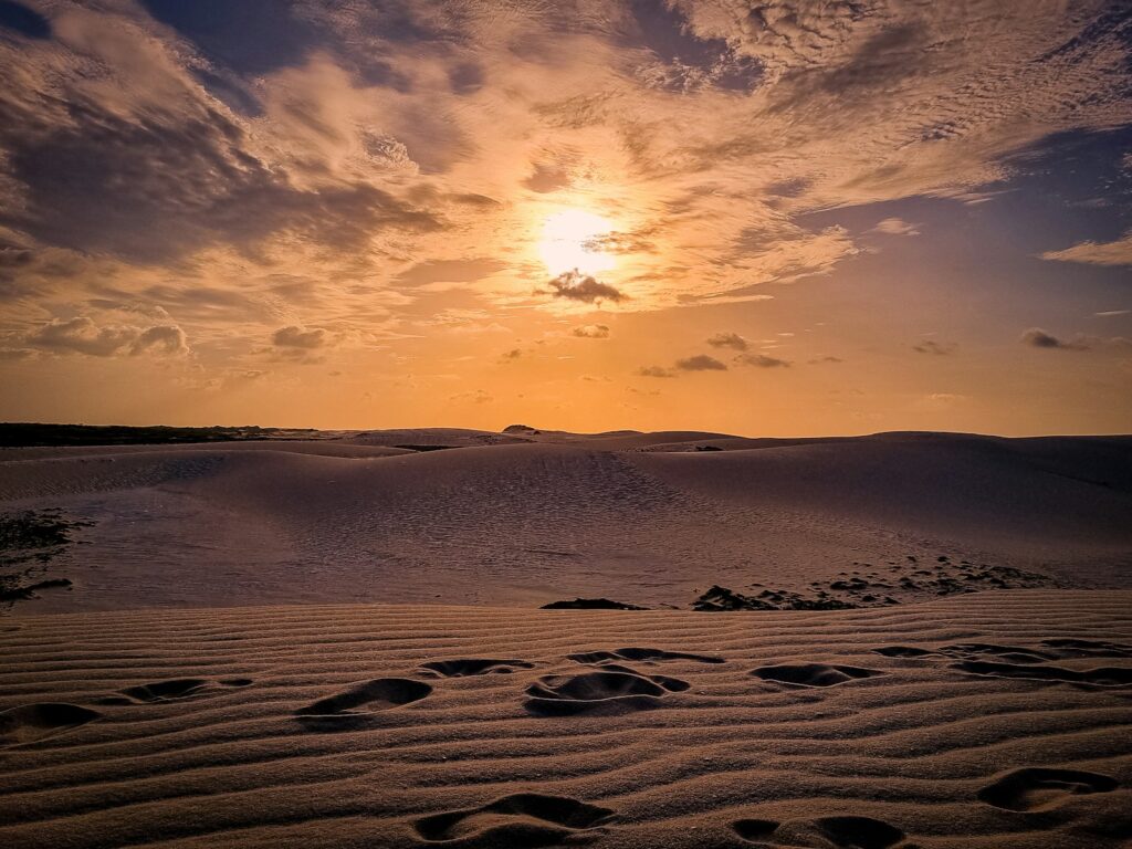 Sunset over the dunes of Jericoacoara, by Marcelo dos Santos