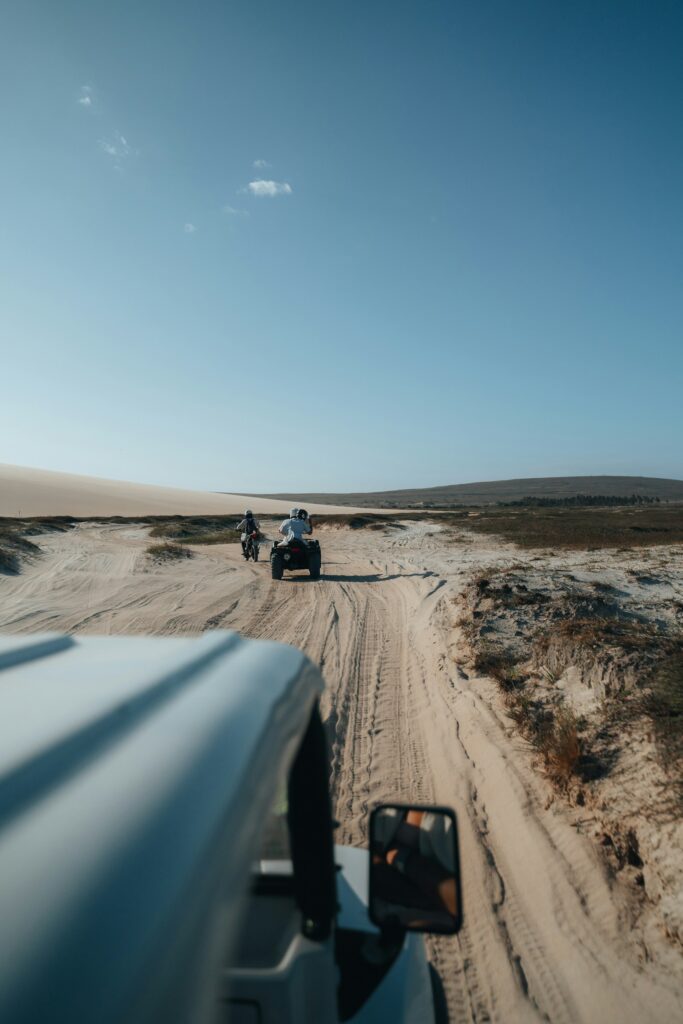Quad bikes on a sandy track in the Jericoacoara area, by Hugo Miguel