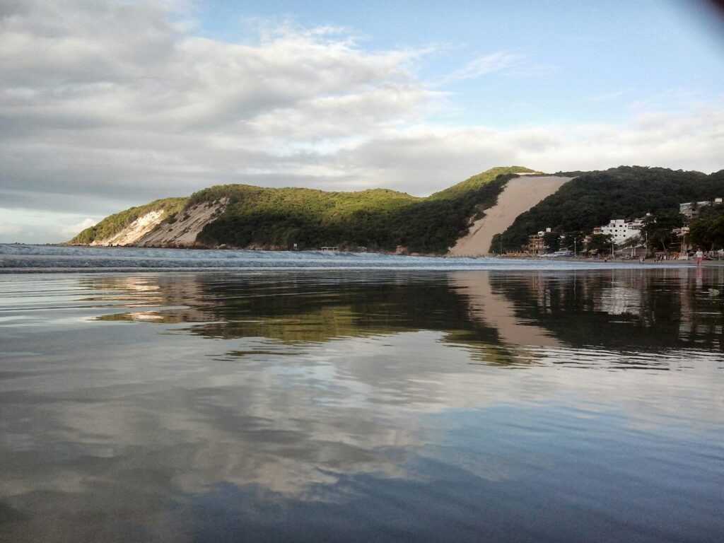 Morro do Careca at Ponta Negra, Natal, by Jonatas Oliveira