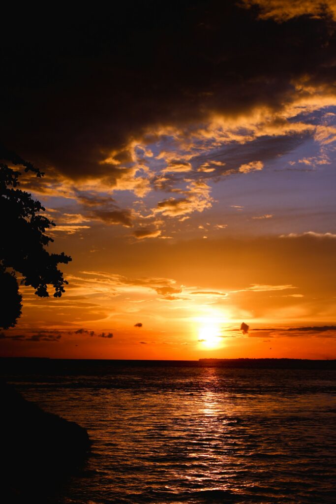 Sunset over the water in Parintins, by Nayani Teixeira