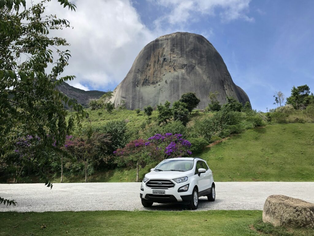 A car on the road below Pedra Azul, Domingos Martins, by Matze Weiss