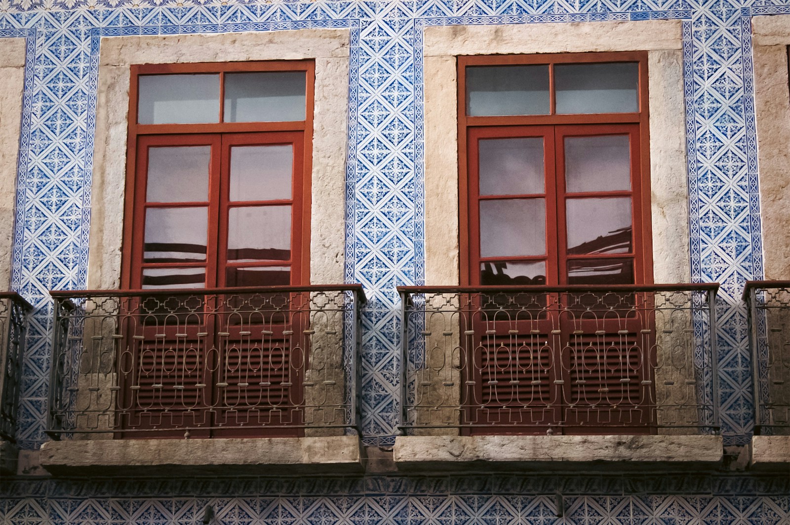 Historic fa&ccedil;ade with balconies in S&atilde;o Lu&iacute;s, Maranh&atilde;o, by iara