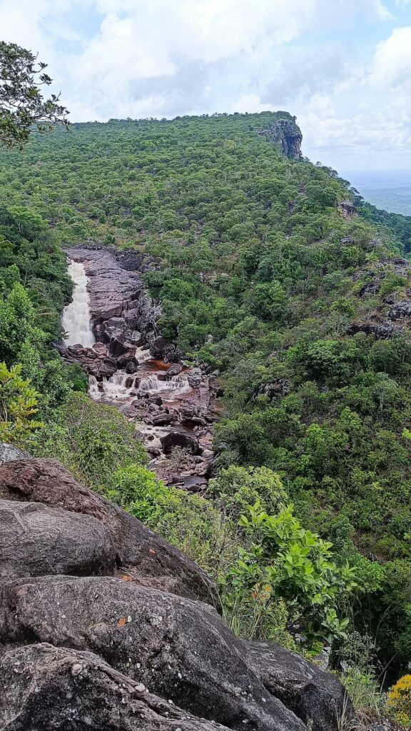 Rocky hillside and stream in the Tepequ&eacute;m and Amajari area, Roraima, by Dieny Portinanni