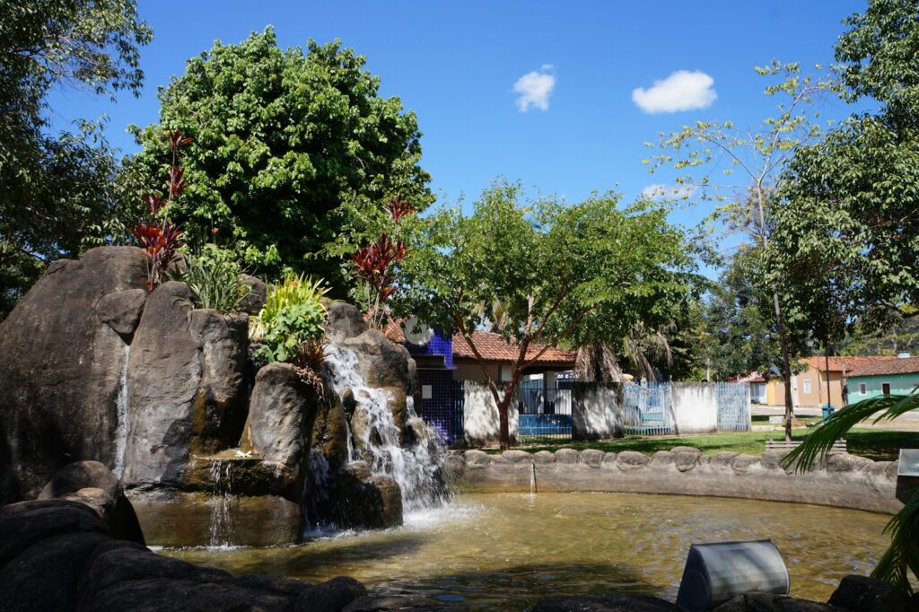 The artificial waterfall of the Pra&ccedil;a Maracaipe in Taquaru&ccedil;u village, Palmas, by Gleive Marcio Rodrigues de Souza