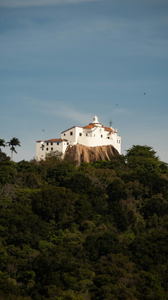 The Convento da Penha on its rocky hilltop in Vila Velha, Esp&iacute;rito Santo
