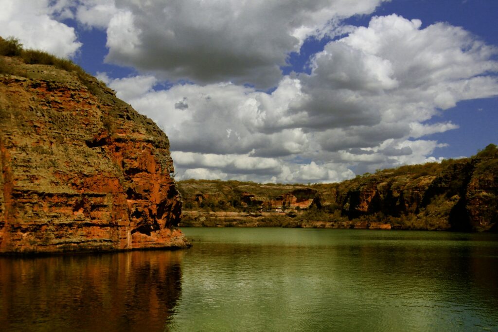 Xing&oacute; canyon on the S&atilde;o Francisco River in Sergipe, by Vladimir Soares