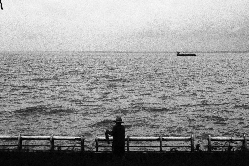Fishing in a park in Macap&aacute; ("Pesca no Parque"), by Cassio Magno